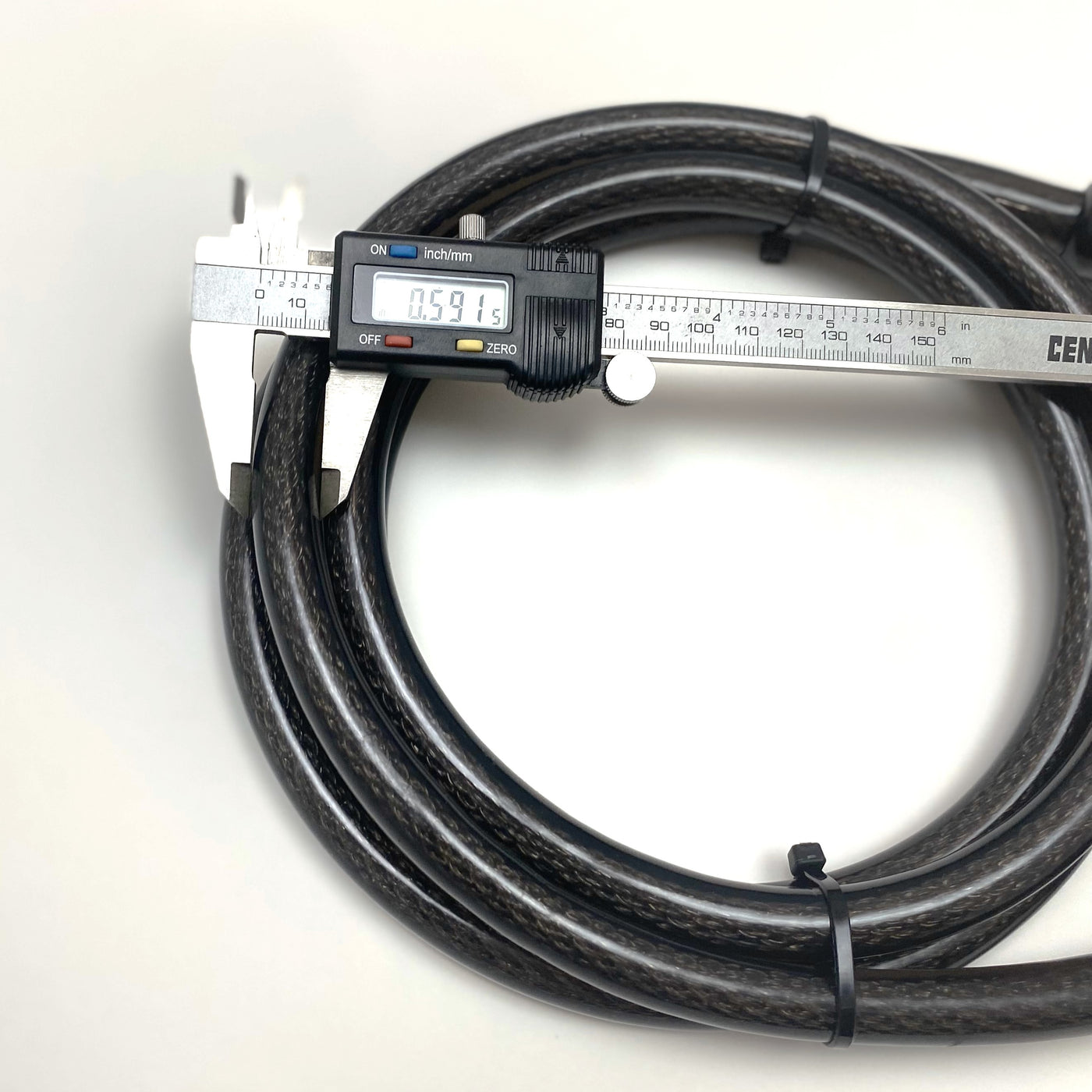 Our heavy-duty high security steel cable delivers unmatched protection. With a thickness of 15mm (5/8") and a length of 8 feet, it's built to withstand even the toughest challenges. 